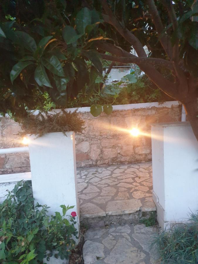 Rosemary House Guest House Sarande Exterior photo