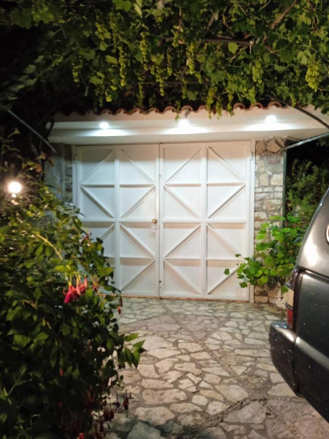 Rosemary House Guest House Sarande Exterior photo